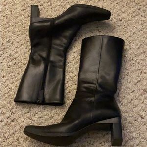Vera wang black leather heeled boots
